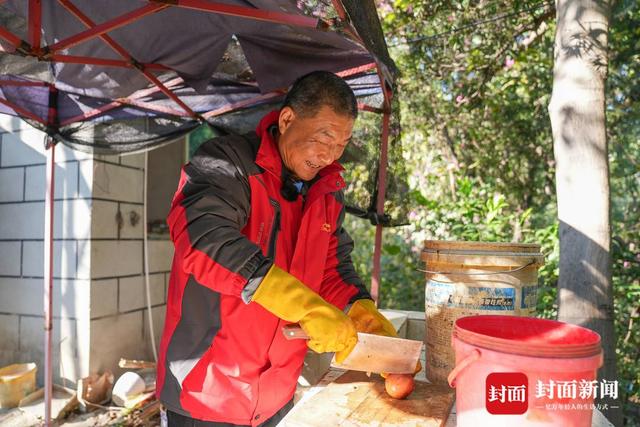 舍不得！把“豹警官”当孩子养的李哥要退休了｜封面头条-4.jpg