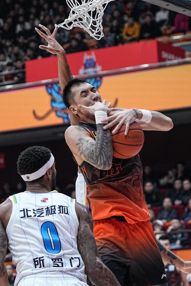 （体育）篮球——CBA常规赛：山东高速胜北京北汽-8.jpg