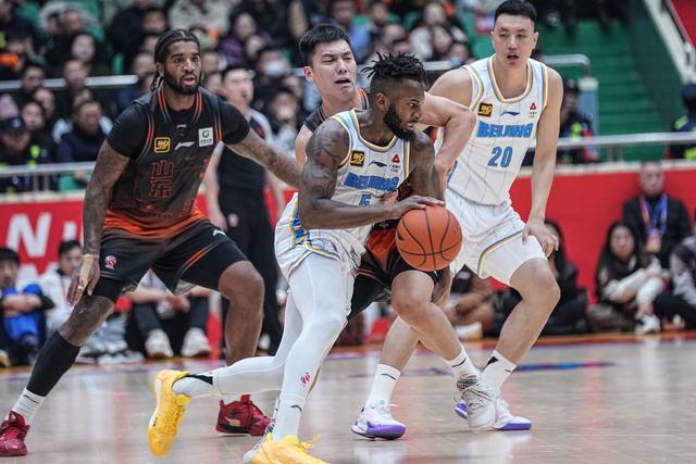 （体育）篮球——CBA常规赛：山东高速胜北京北汽-7.jpg