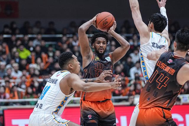 （体育）篮球——CBA常规赛：山东高速胜北京北汽-6.jpg