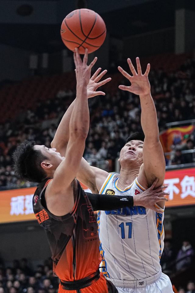 （体育）篮球——CBA常规赛：山东高速胜北京北汽-10.jpg