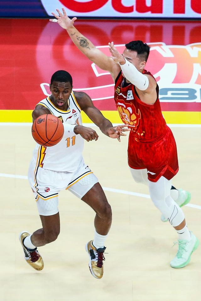#（体育）篮球——CBA常规赛：山西汾酒胜深圳马可波罗-12.jpg