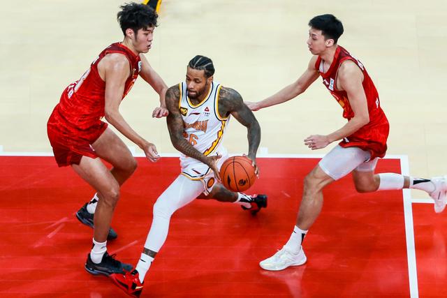 #（体育）篮球——CBA常规赛：山西汾酒胜深圳马可波罗-13.jpg