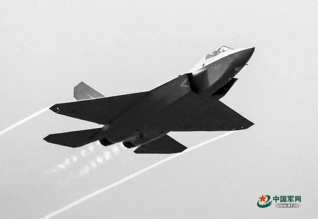 解放军报评出2024十大国际军事新闻：《中国向太平洋海域成功发射洲际弹道导弹》在列！-1.jpg