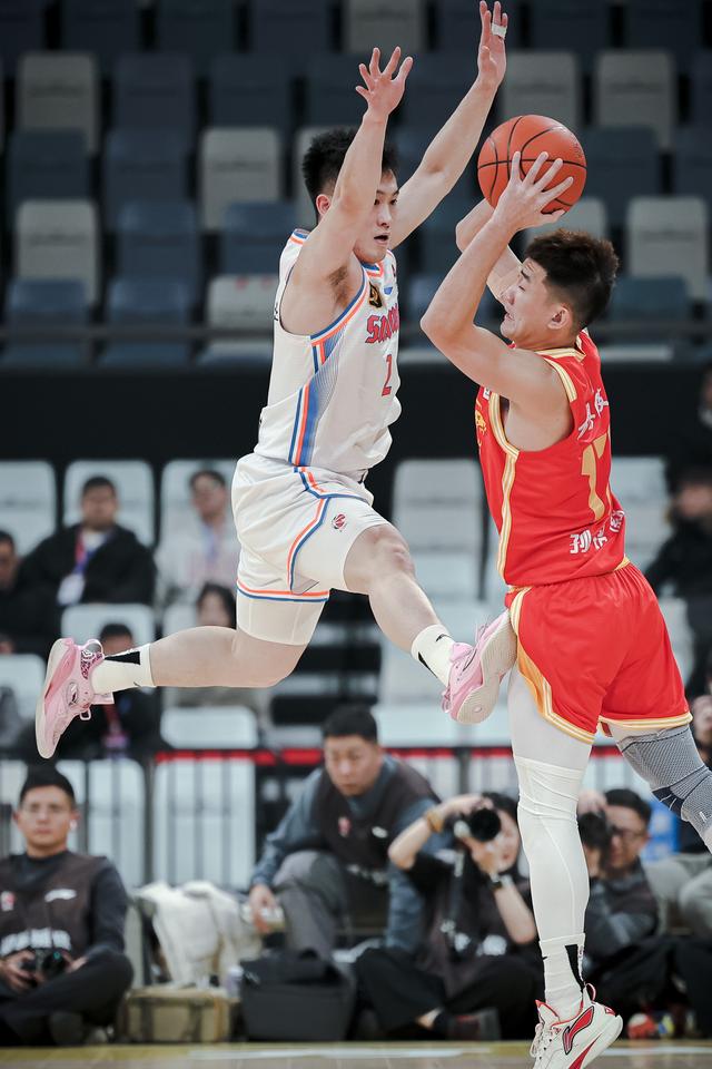 （体育）篮球——CBA常规赛：浙江方兴渡对阵四川丰谷酒业-3.jpg