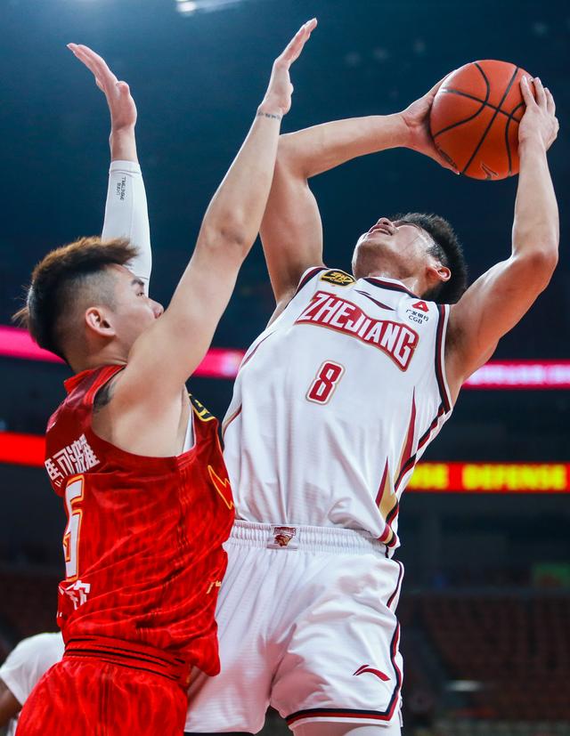 #（体育）篮球——CBA常规赛：浙江稠州金租胜深圳马可波罗-8.jpg