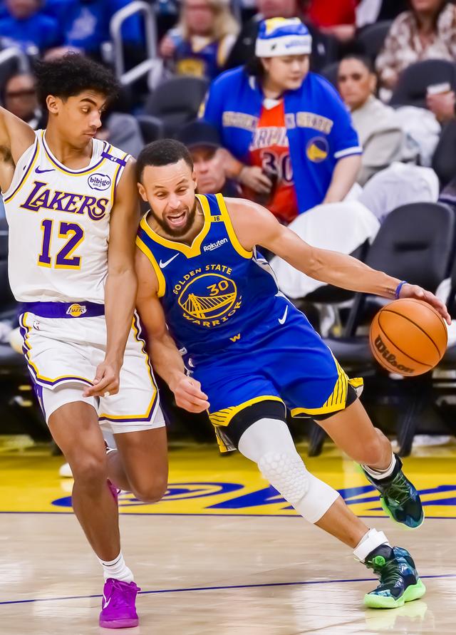 （体育）篮球——NBA常规赛：勇士不敌湖人-4.jpg