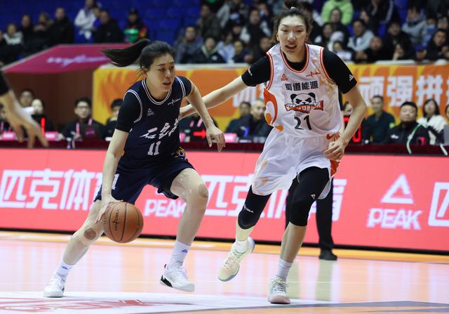 #（体育）篮球——WCBA常规赛：石家庄英励不敌四川蜀道远达-7.jpg