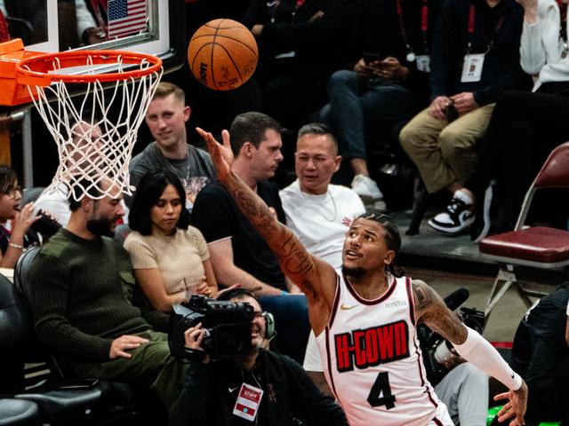 （体育）篮球——NBA常规赛：火箭不敌森林狼-3.jpg