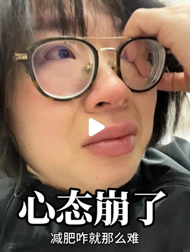 真的太累了！女明星崩溃出镜大哭：我……可能坚持不下去了-1.jpg