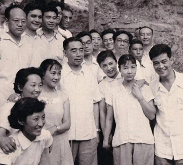 共和国22位电影明星：63年浮沉人生，致敬时代的光影传奇-1.jpg