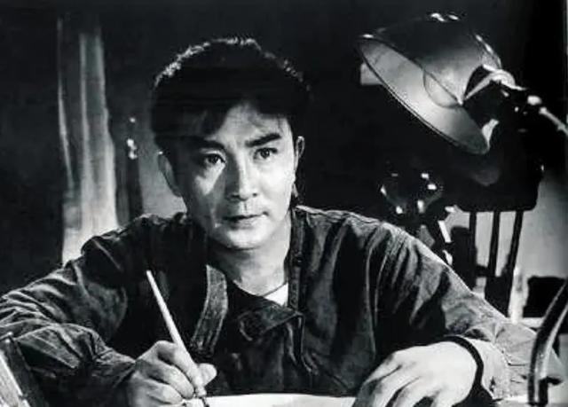 共和国22位电影明星：63年浮沉人生，致敬时代的光影传奇-3.jpg