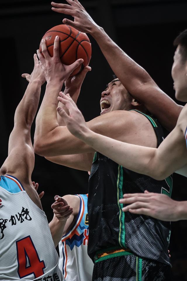 （体育）篮球——CBA常规赛：辽宁本钢胜新疆伊力特-8.jpg