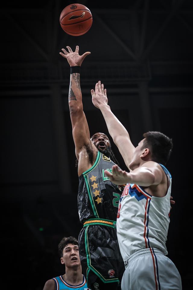 （体育）篮球——CBA常规赛：辽宁本钢胜新疆伊力特-7.jpg