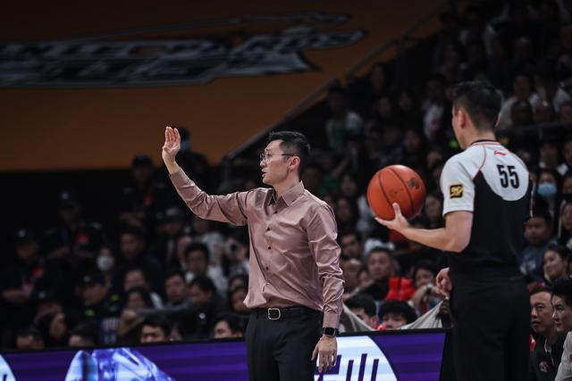 （体育）篮球——CBA常规赛：辽宁本钢胜新疆伊力特-16.jpg