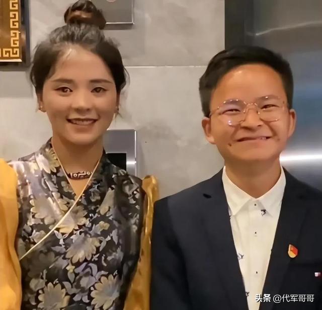 盘点2024年公布恋情的八大明星，你最想祝福谁？-15.jpg