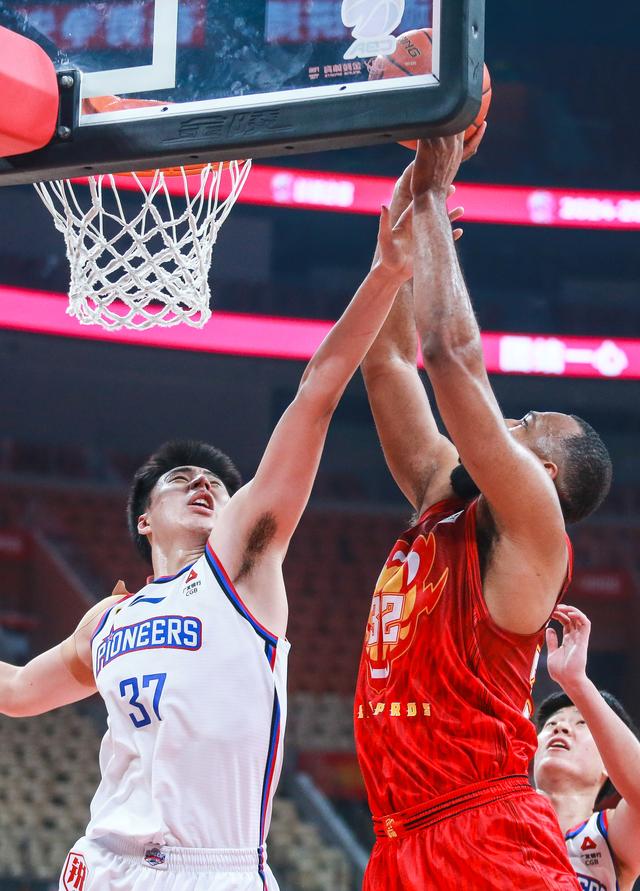#（体育）篮球——CBA常规赛：深圳马可波罗胜天津先行者-6.jpg