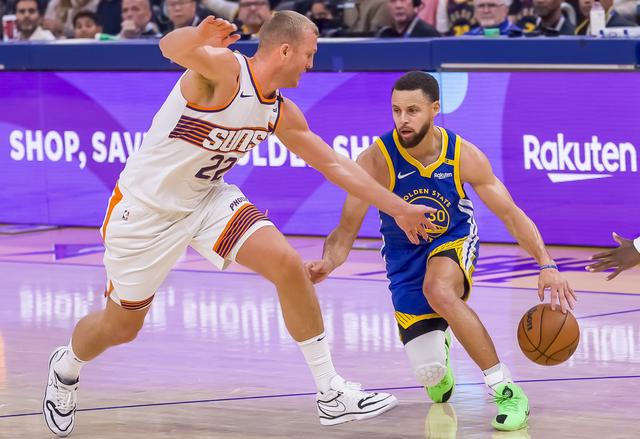 （体育）篮球——NBA常规赛：勇士胜太阳-3.jpg