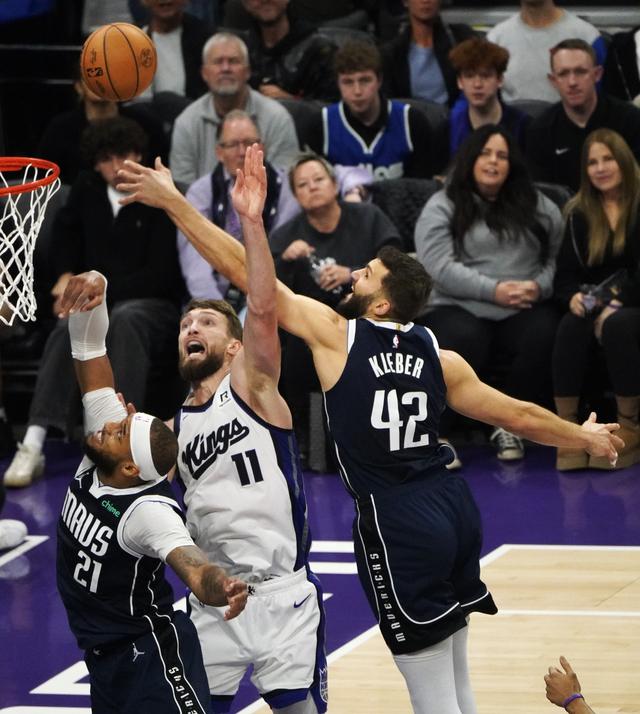 （体育）篮球——NBA常规赛：国王胜独行侠-3.jpg