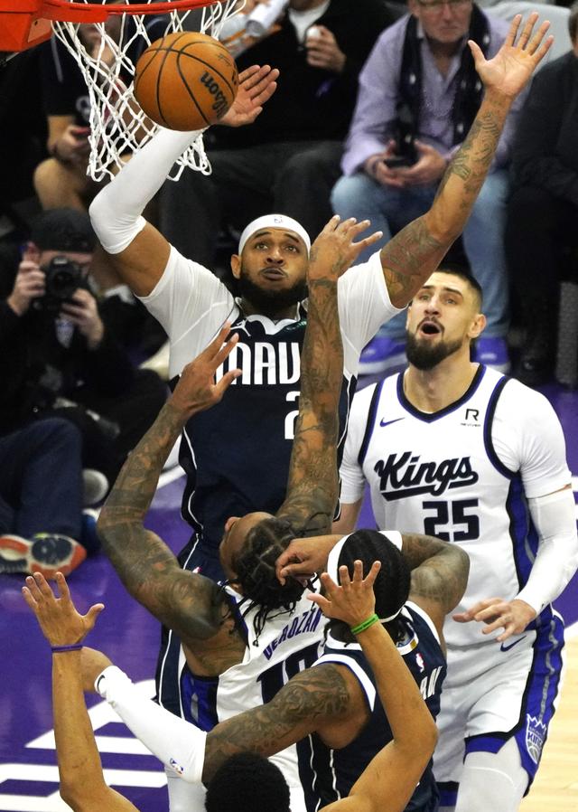 （体育）篮球——NBA常规赛：国王胜独行侠-4.jpg