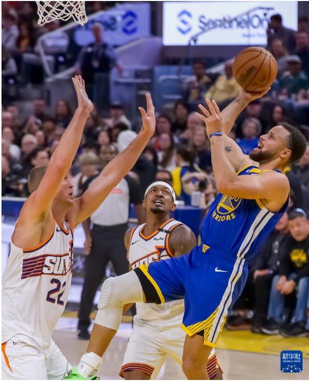 篮球——NBA常规赛：勇士胜太阳-4.jpg