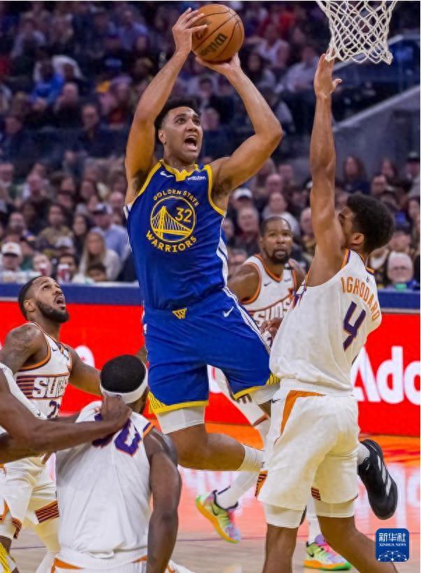 篮球——NBA常规赛：勇士胜太阳-1.jpg