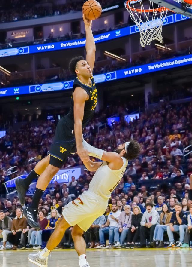 （体育）篮球——NBA常规赛：勇士不敌骑士-6.jpg