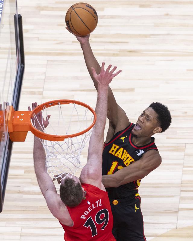 （体育）篮球——NBA常规赛：猛龙不敌老鹰-2.jpg