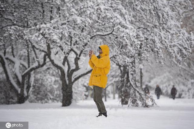 加拿大渥太华遇暴风雪 全城积雪深厚-2.jpg