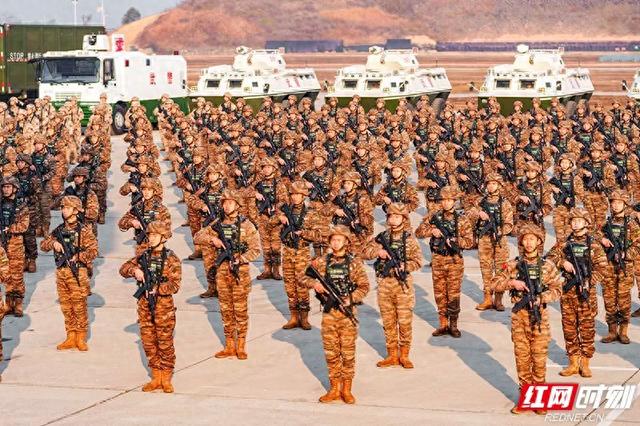 向战而行 武警湖南总队打响2025年度军事训练“第一枪”-1.jpg