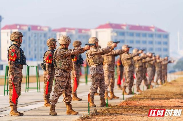 向战而行 武警湖南总队打响2025年度军事训练“第一枪”-3.jpg