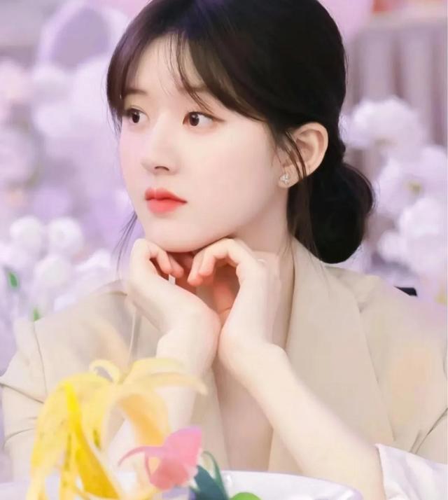2024年末娱乐圈大揭秘：那些明星背后的辛酸与荣耀-7.jpg
