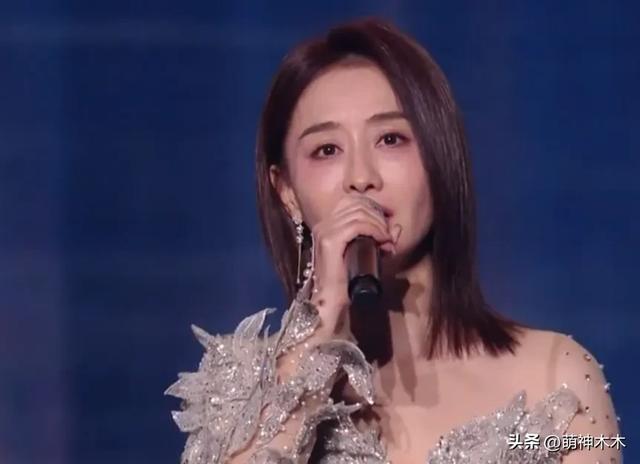 跨年晚会高清镜头下的女明星，杨幂妆花了，黄圣依脸凹，娜扎太瘦-23.jpg