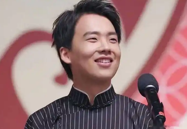 被央媒怒批，目不识丁，丢人现眼，这几位“文盲”明星凭什么走红-13.jpg