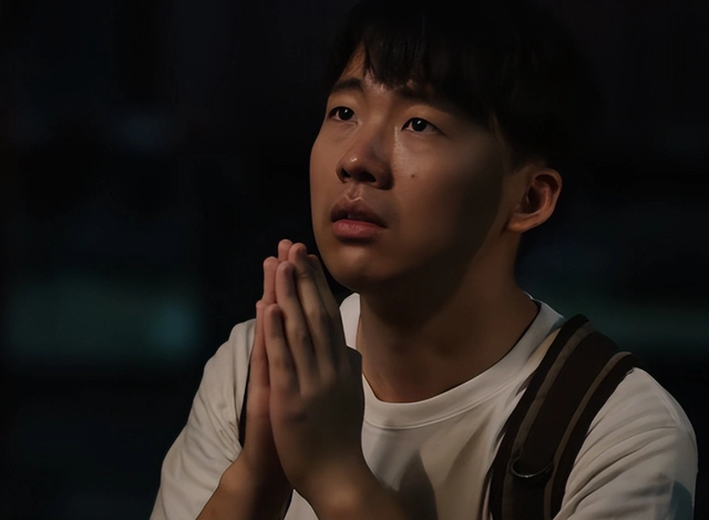 被央媒怒批，目不识丁，丢人现眼，这几位“文盲”明星凭什么走红-14.jpg