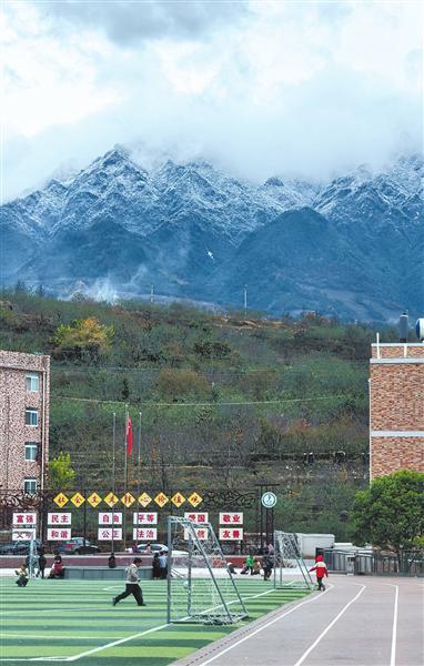 探访大山里的足球“劲旅”-2.jpg