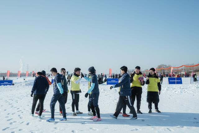 “燃情冬日 悦动青城”雪地足球邀请赛激情开赛-1.jpg
