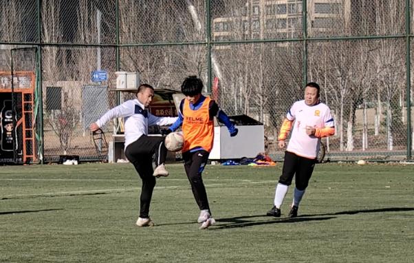 10年足球之约 内蒙古草上飞踢球贺岁-2.jpg