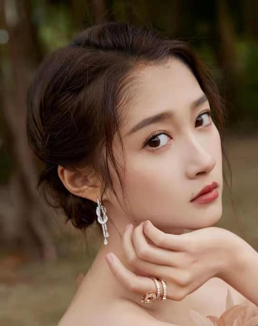 2024全球最美的十大面孔，中国两位明星入榜，第一名引人唏嘘-2.jpg