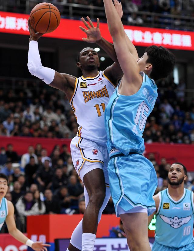 （体育）篮球——CBA常规赛：青岛国信制药胜山西汾酒-2.jpg