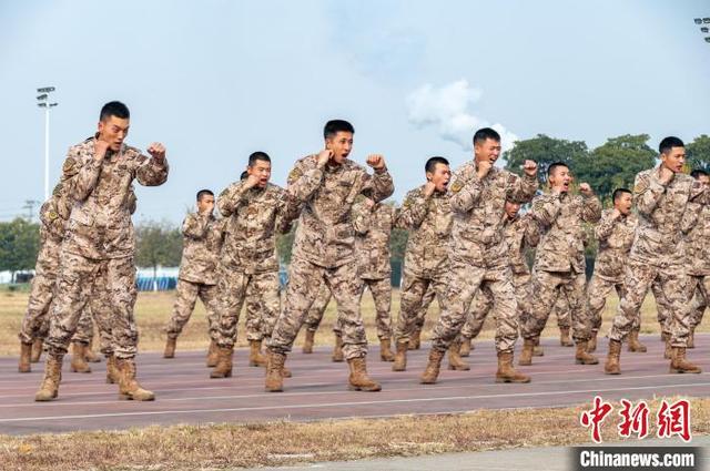 广西柳州武警官兵吹响新年度军事训练集结号-2.jpg