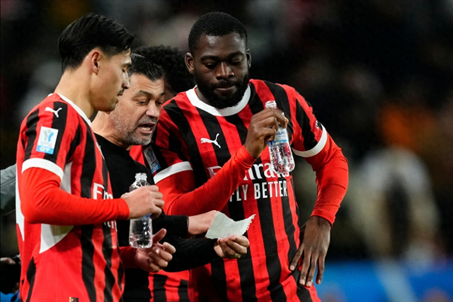 米兰4分钟2球 2-1逆转尤文与国米会师意大利杯决赛 孔塞桑开门红-1.jpg