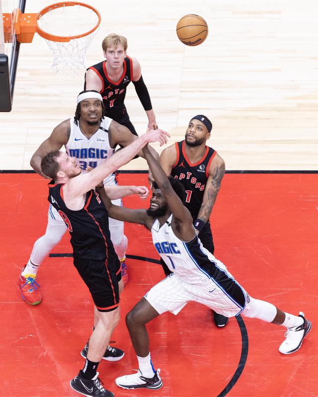 （体育）篮球——NBA常规赛：猛龙不敌魔术-4.jpg