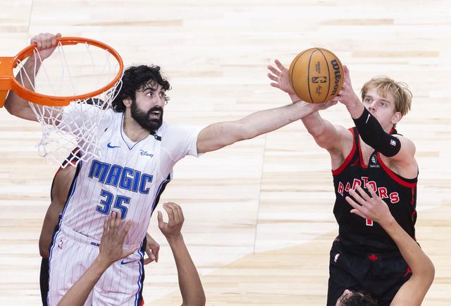 （体育）篮球——NBA常规赛：猛龙不敌魔术-9.jpg