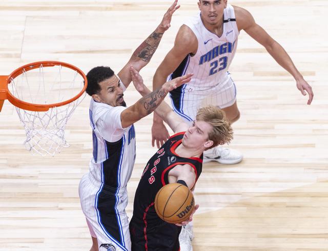 （体育）篮球——NBA常规赛：猛龙不敌魔术-10.jpg