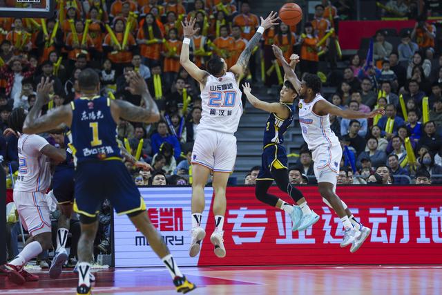 #（体育）篮球——CBA常规赛：广东东阳光胜山东高速-8.jpg