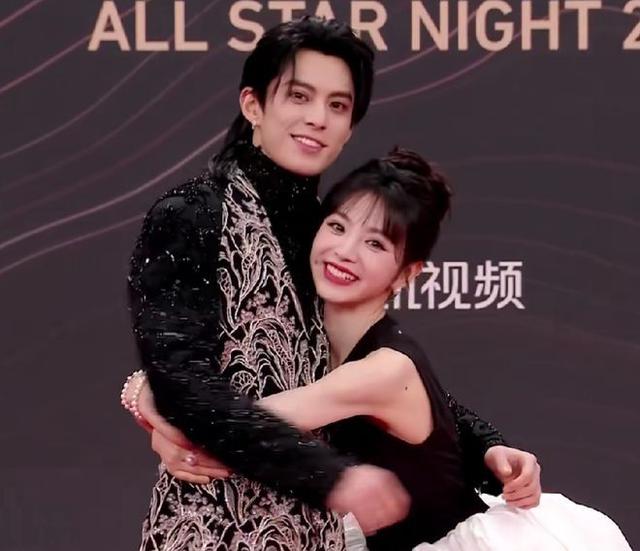 这一夜男明星都怎么了，林更新满脸褶子，王鹤棣油腻，任嘉伦发型-11.jpg