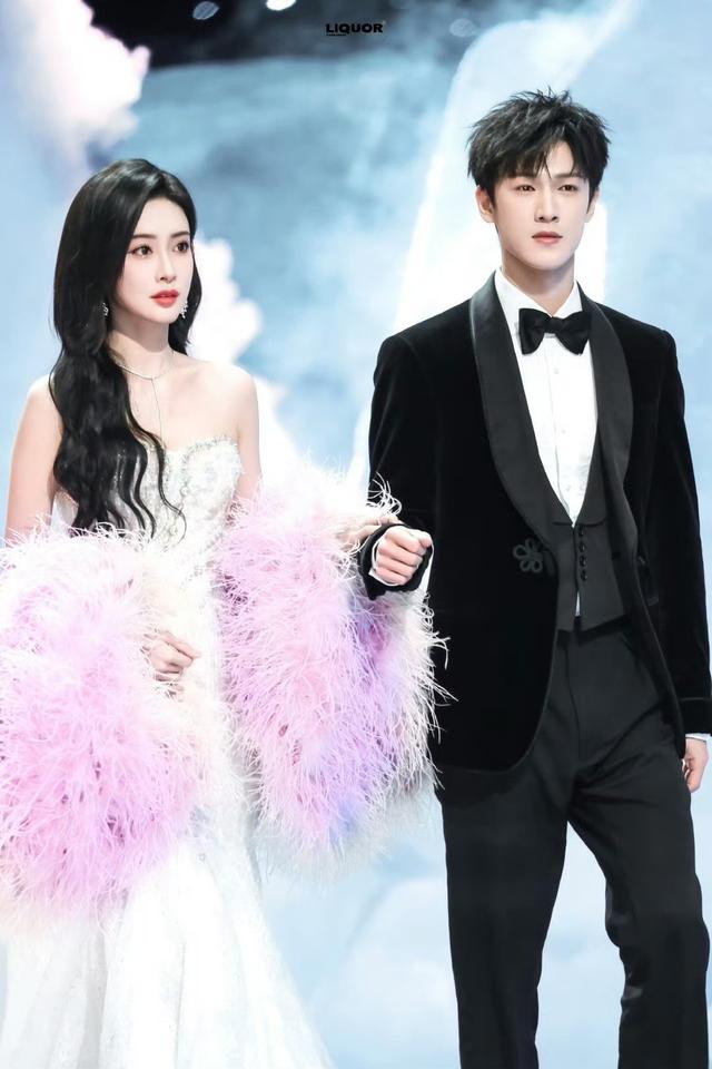 这一夜男明星都怎么了，林更新满脸褶子，王鹤棣油腻，任嘉伦发型-15.jpg