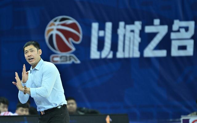 （体育）篮球——CBA常规赛：天津先行者不敌南京头排苏酒-7.jpg