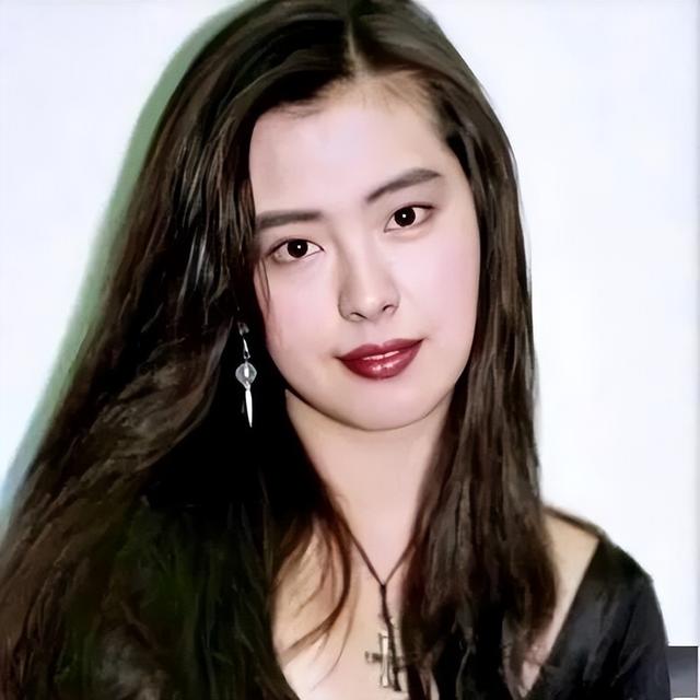 不工作不拍戏，在温哥华住16年的王祖贤，她的收入都是从何而来？-12.jpg